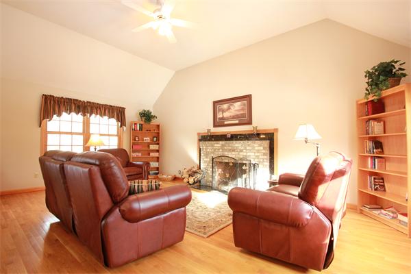 679 Park Hill Road Northampton, MA 01062 - Photo 5 of 18 Gallery Image 5