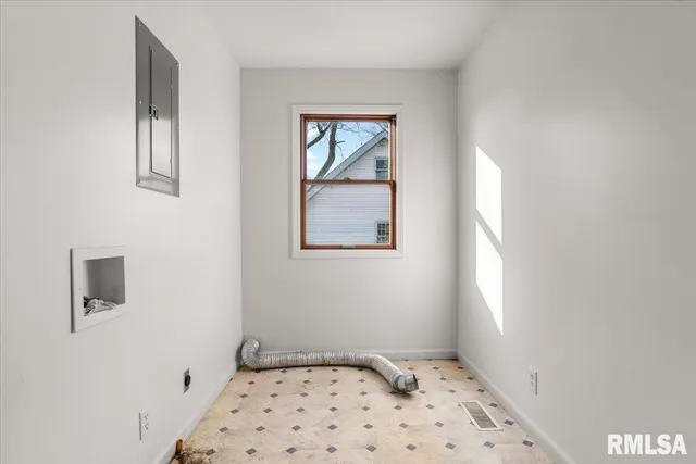 $120,000 | 521 Lincoln Street, Divernon, IL 62530