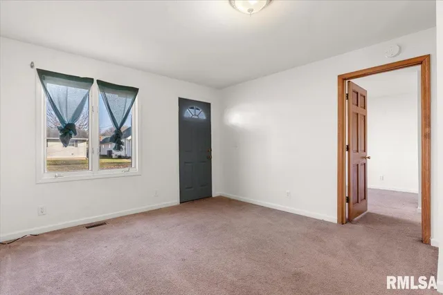 $120,000 | 521 Lincoln Street, Divernon, IL 62530