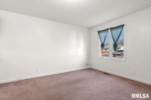 $120,000 | 521 Lincoln Street, Divernon, IL 62530