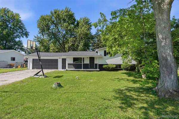 $259,900 | 6187 East Maple Avenue, Grand Blanc, MI 48439