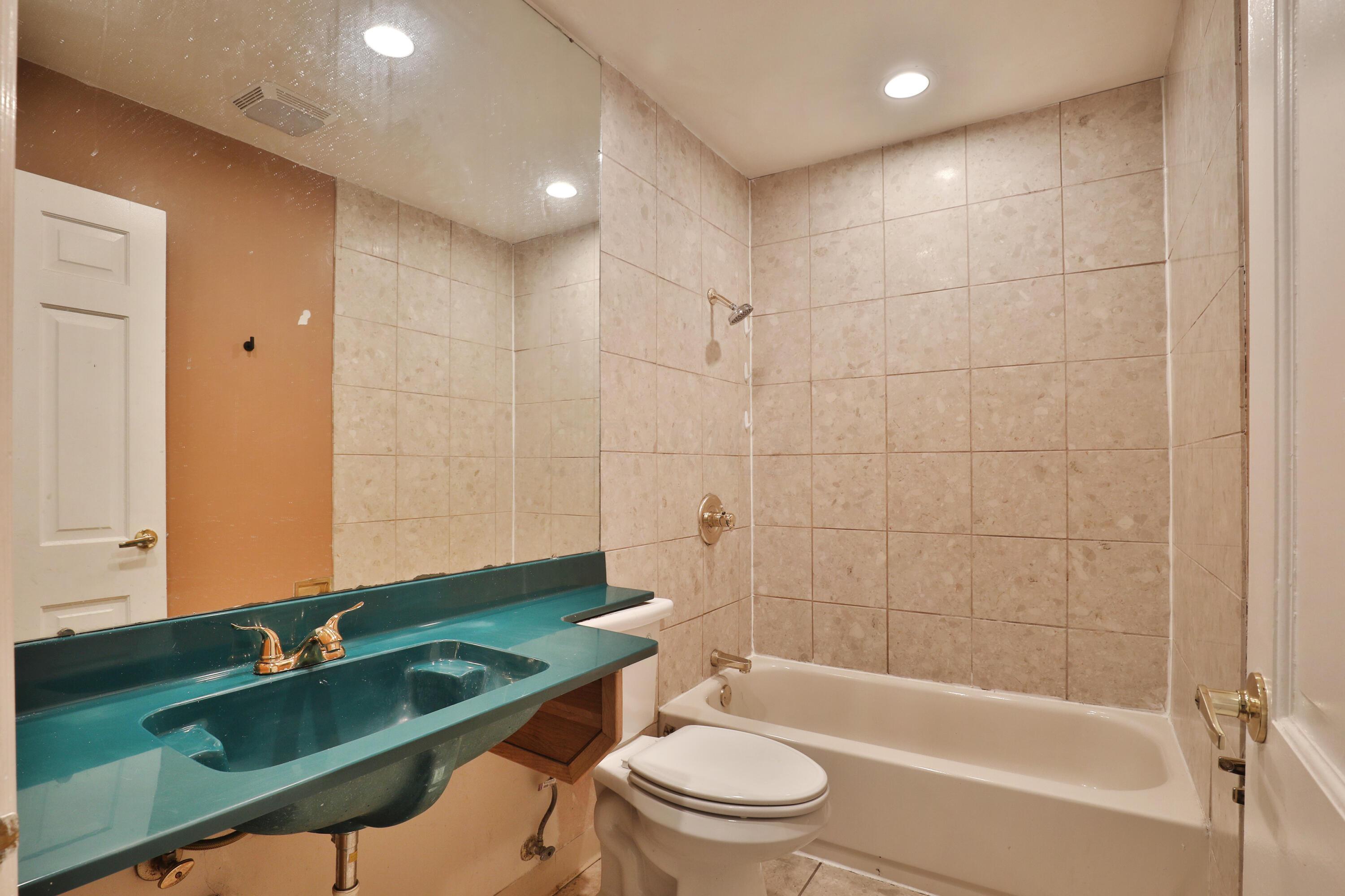 5951 Effingham Road Columbus, OH 43213 - Photo 41 of 47 Gallery Image 41