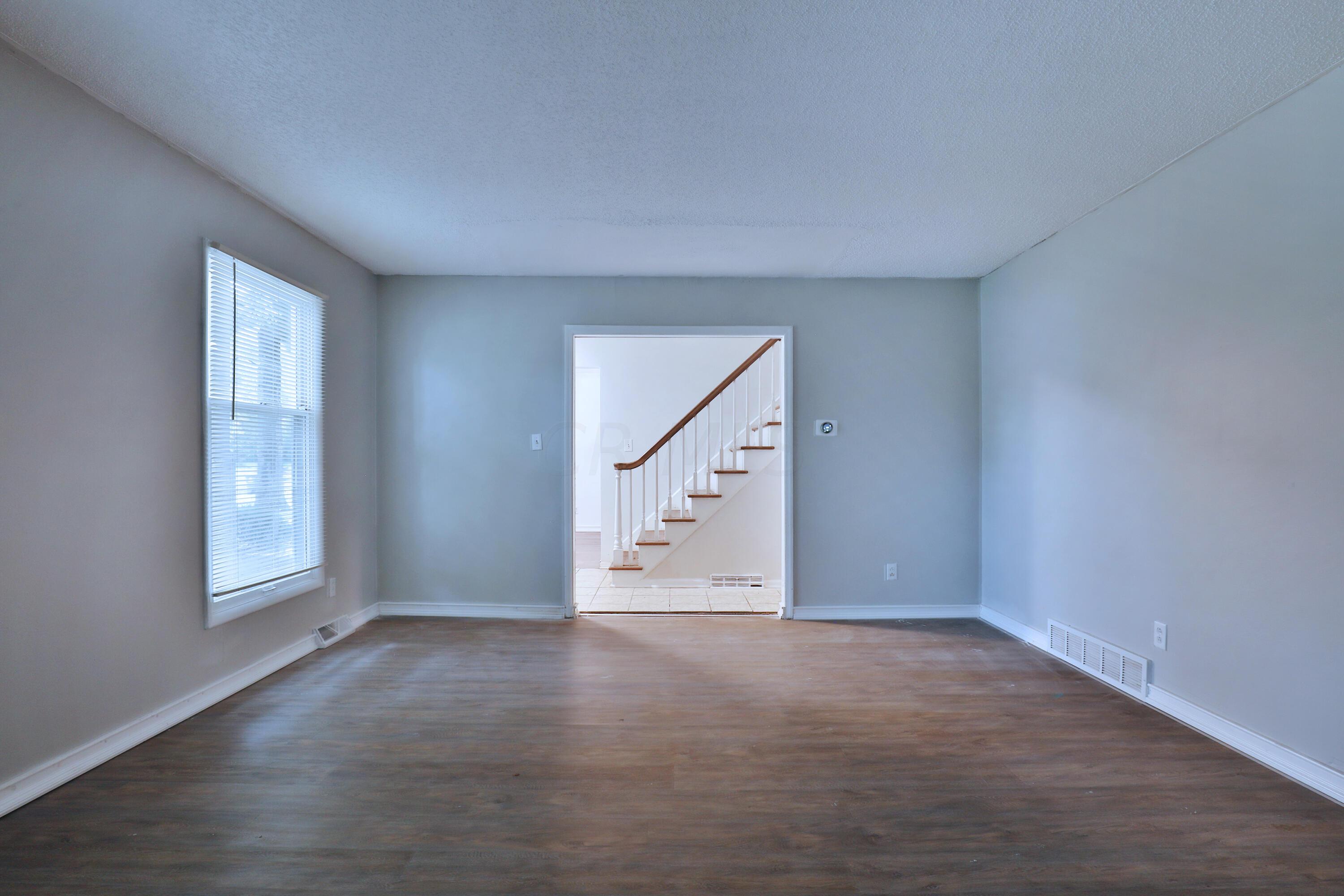 5951 Effingham Road Columbus, OH 43213 - Photo 8 of 47 Gallery Image 8