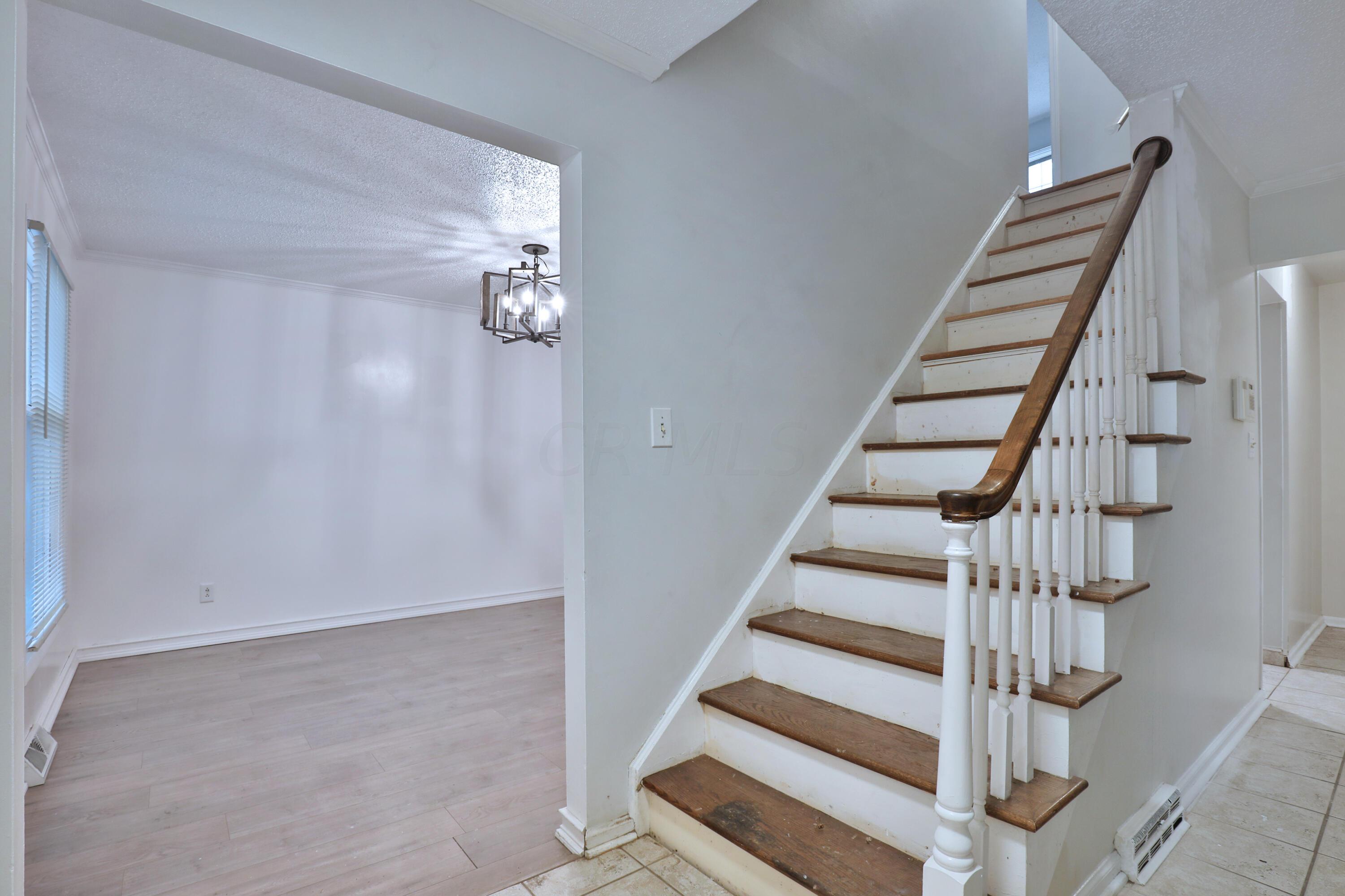 5951 Effingham Road Columbus, OH 43213 - Photo 9 of 47 Gallery Image 9