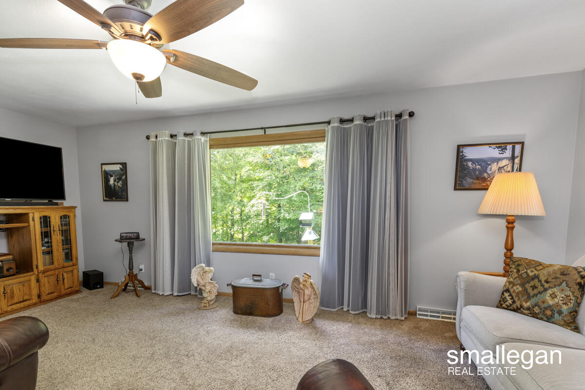 425 North Bear Lake Road Muskegon, MI 49445 - Photo 3 of 37 IMG_1005