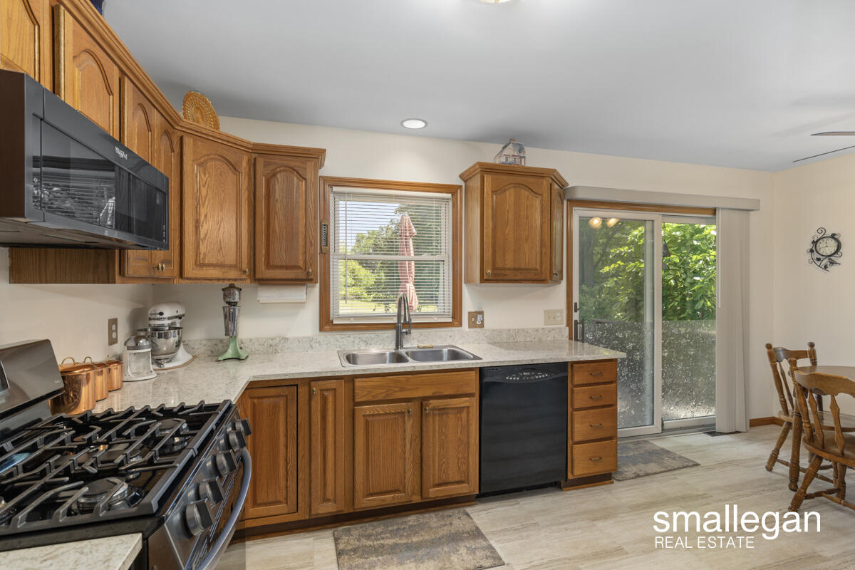 425 North Bear Lake Road Muskegon, MI 49445 - Photo 10 of 37 IMG_1009