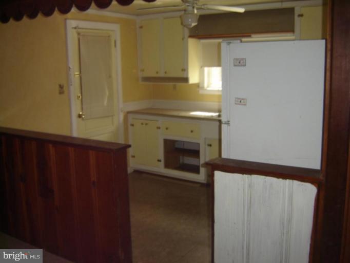 7536 Surratts Road Clinton, MD 20735 - Photo 4 of 10 Kitchen
