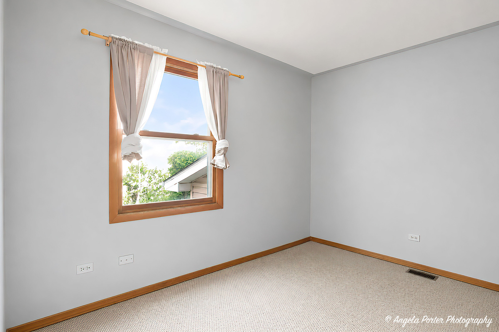 2494 Forest View Road Lindenhurst, IL 60046 - Photo 14 of 29