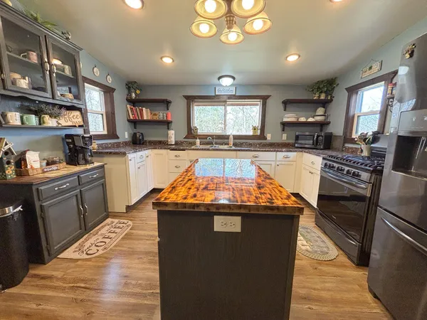 $749,900 | 27111 Timber Hills Lane, Battle Lake, MN 56515