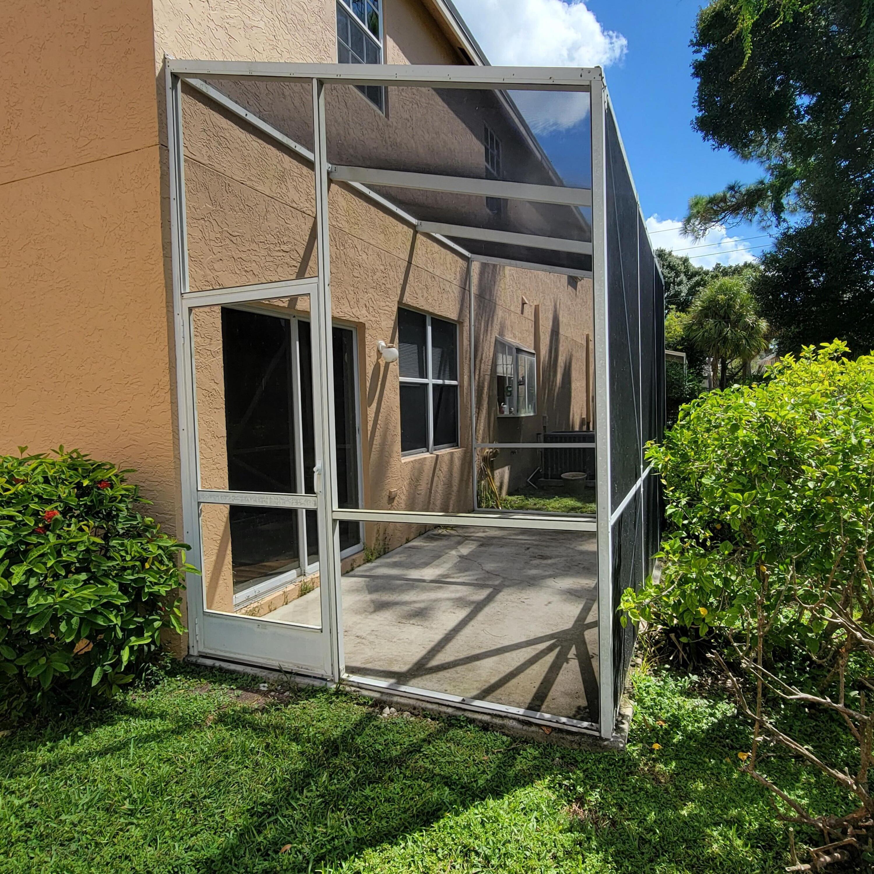 348 Laurel Oaks Way Jupiter, FL 33458 - Photo 2 of 6 Screened in patio-South exposure