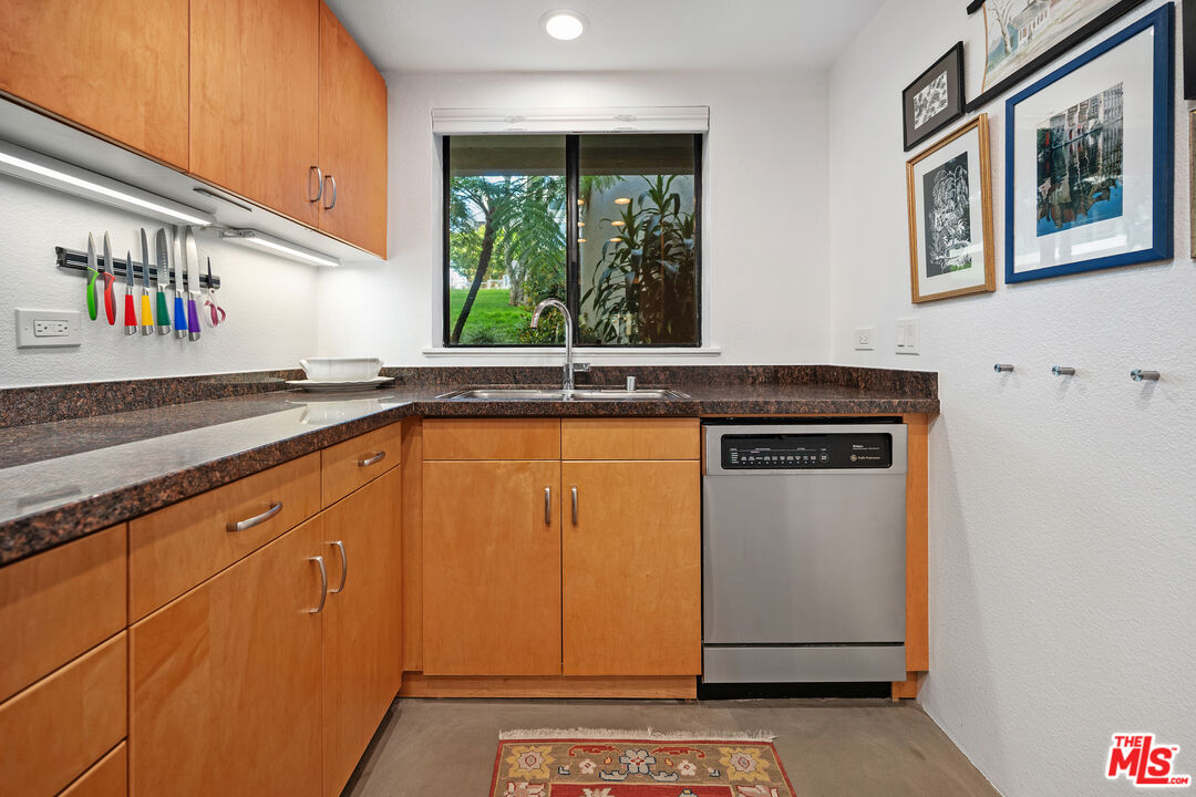 2960 Neilson Way, Unit 103 Santa Monica, CA 90405 - Photo 4 of 35