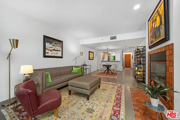 $1,200,000 | 2960 Neilson Way, Unit 103, Santa Monica, CA 90405