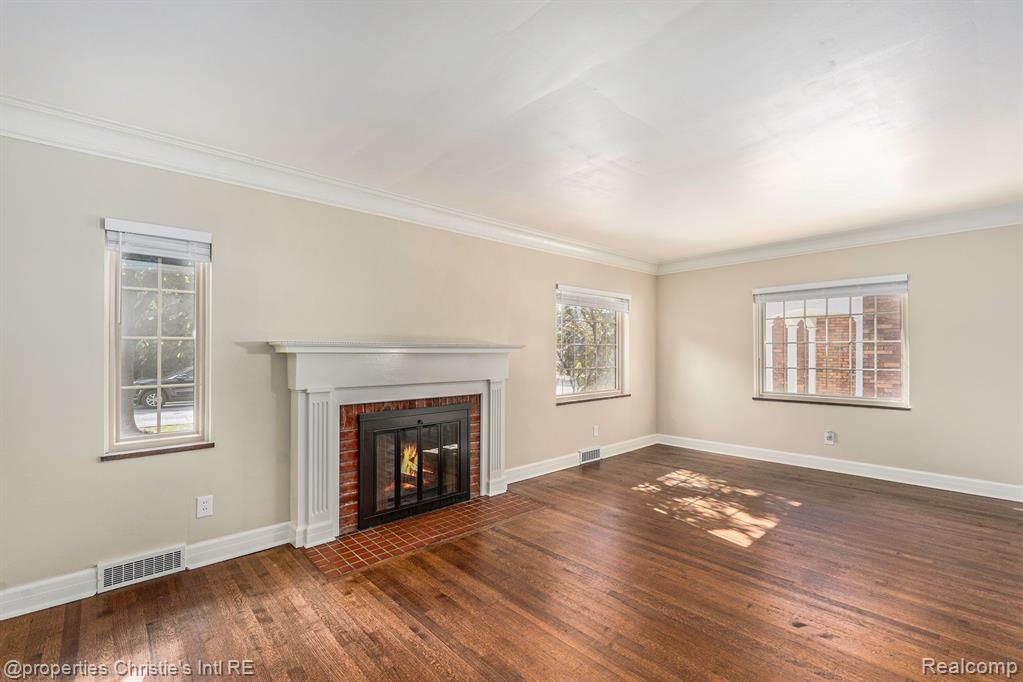302 Moran Road Grosse Pointe Farms, MI 48236 - Photo 3 of 38