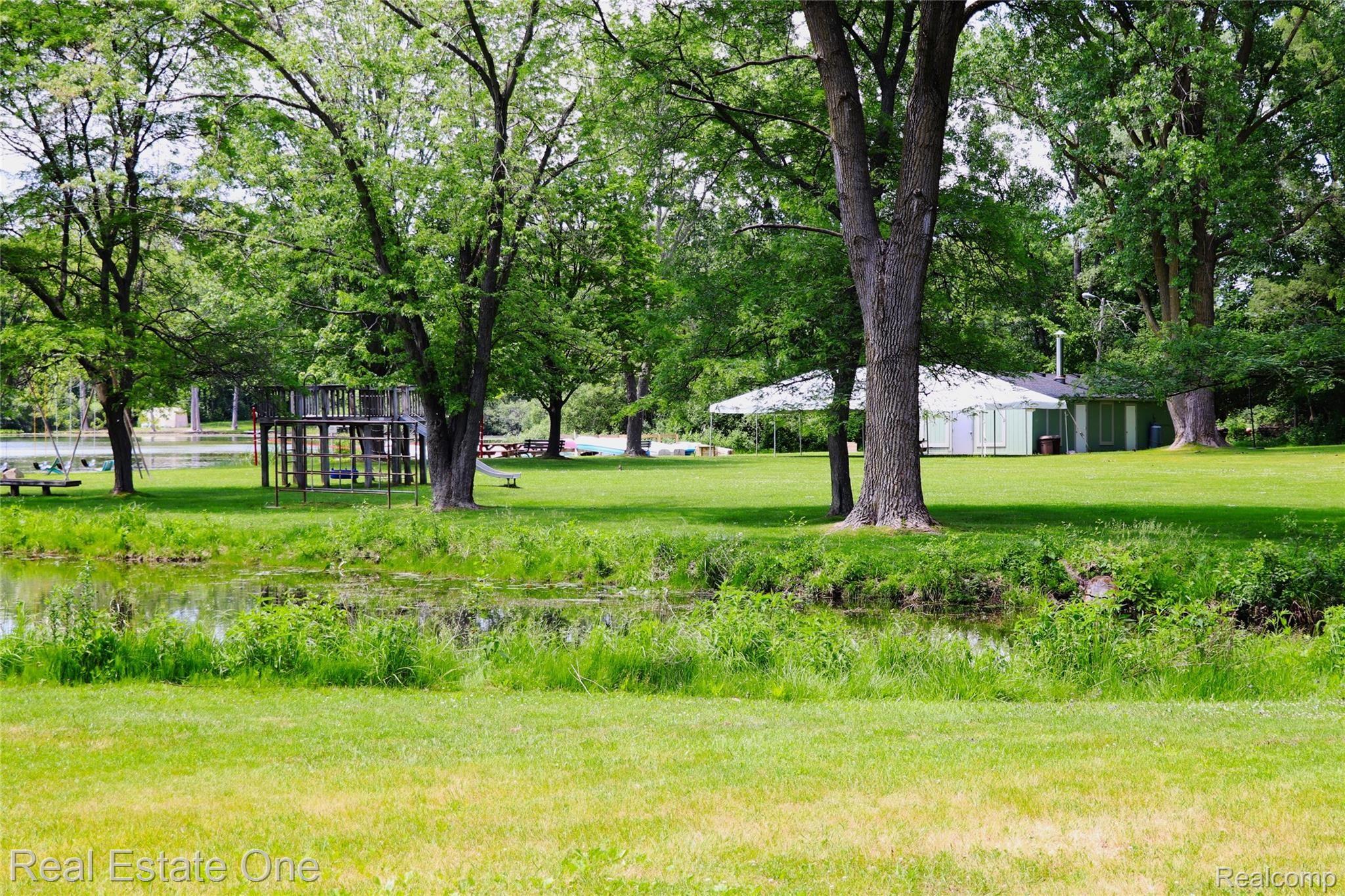 1945 Dawn Ridge Road Walled Lake, MI 48390 - Photo 41 of 46 IMG_2151.jpg