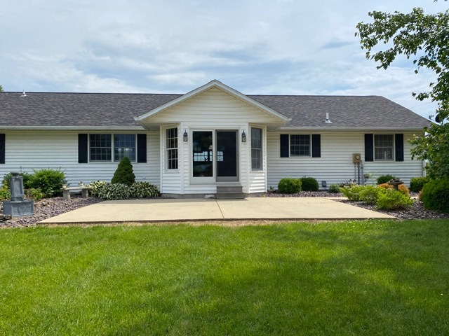 11426 East Radisson Road Mount Vernon, IL 62864 - Photo 48 of 56 a front view of house with yard and green space