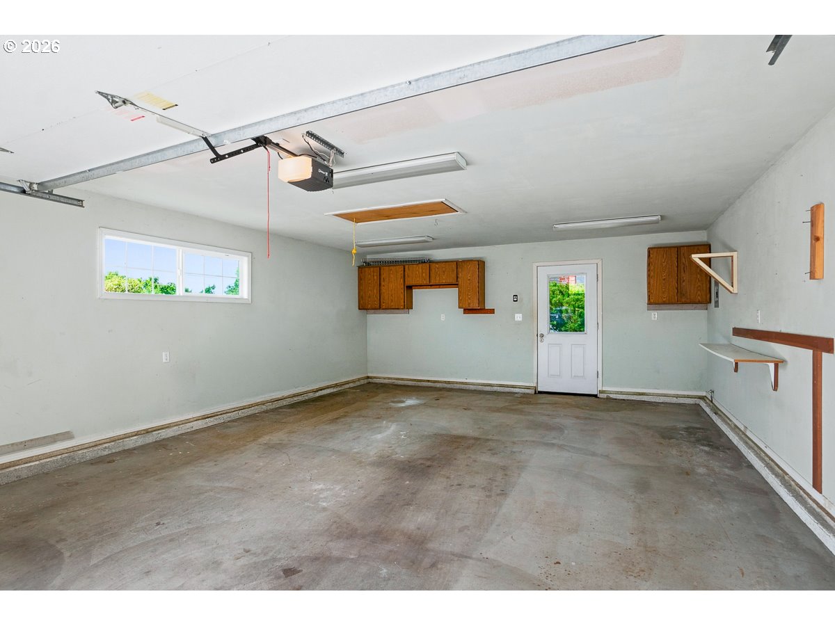 8501 Southwest 7th Avenue Portland, OR 97219 - Photo 30 of 34 Garage