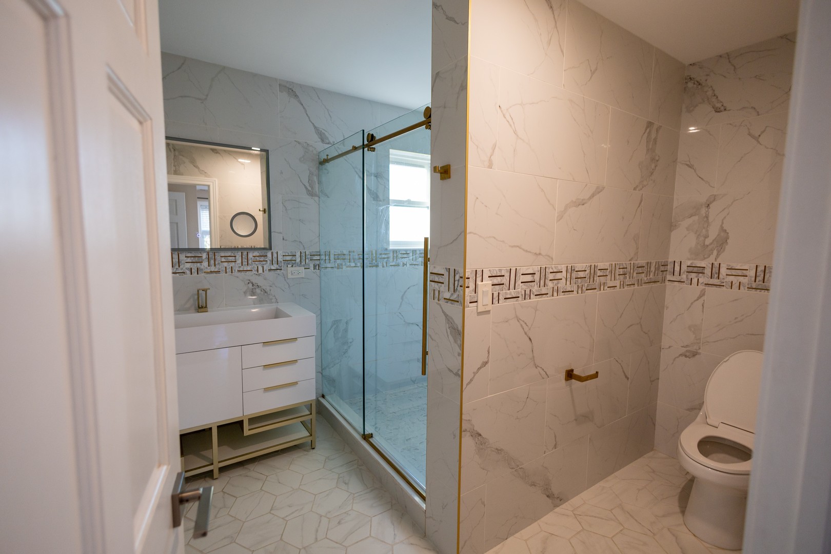 7916 McVicker Avenue Burbank, IL 60459 - Photo 12 of 19 a bathroom with a shower a sink and toilet