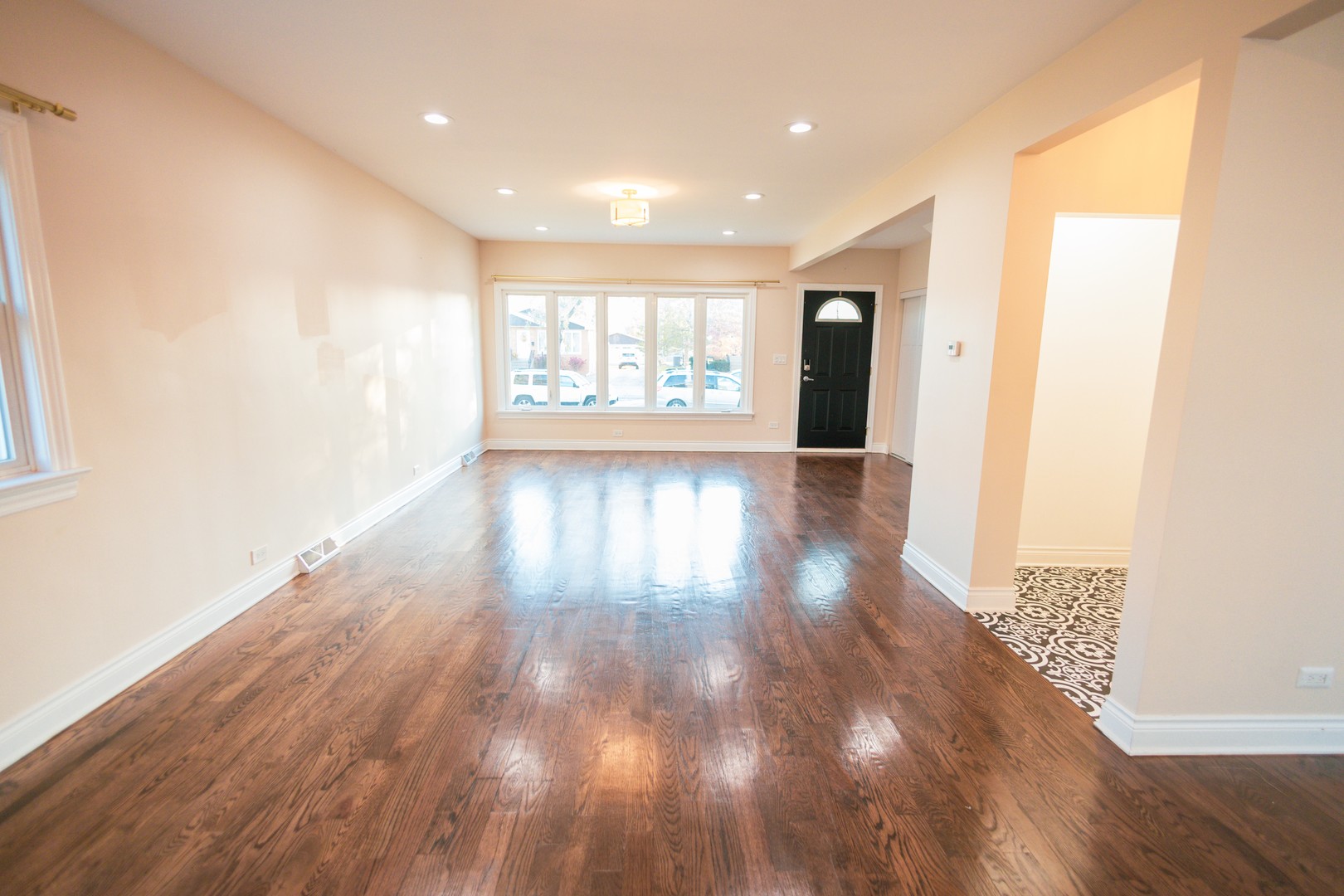 7916 McVicker Avenue Burbank, IL 60459 - Photo 4 of 19 a view of livingroom with an entryway and wooden floor