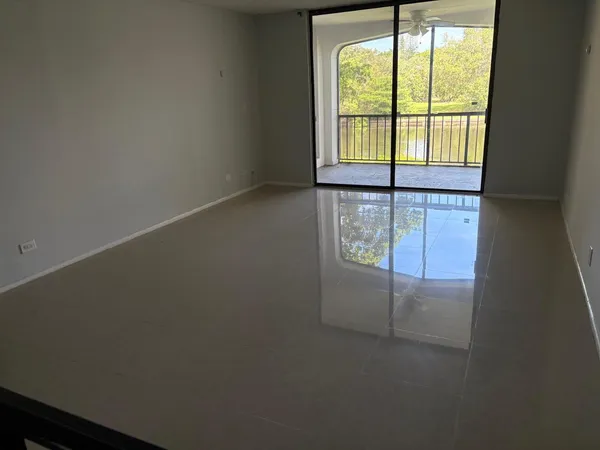 $197,000 | 3760 Inverrary Drive, Unit 2H, Lauderhill, FL 33319