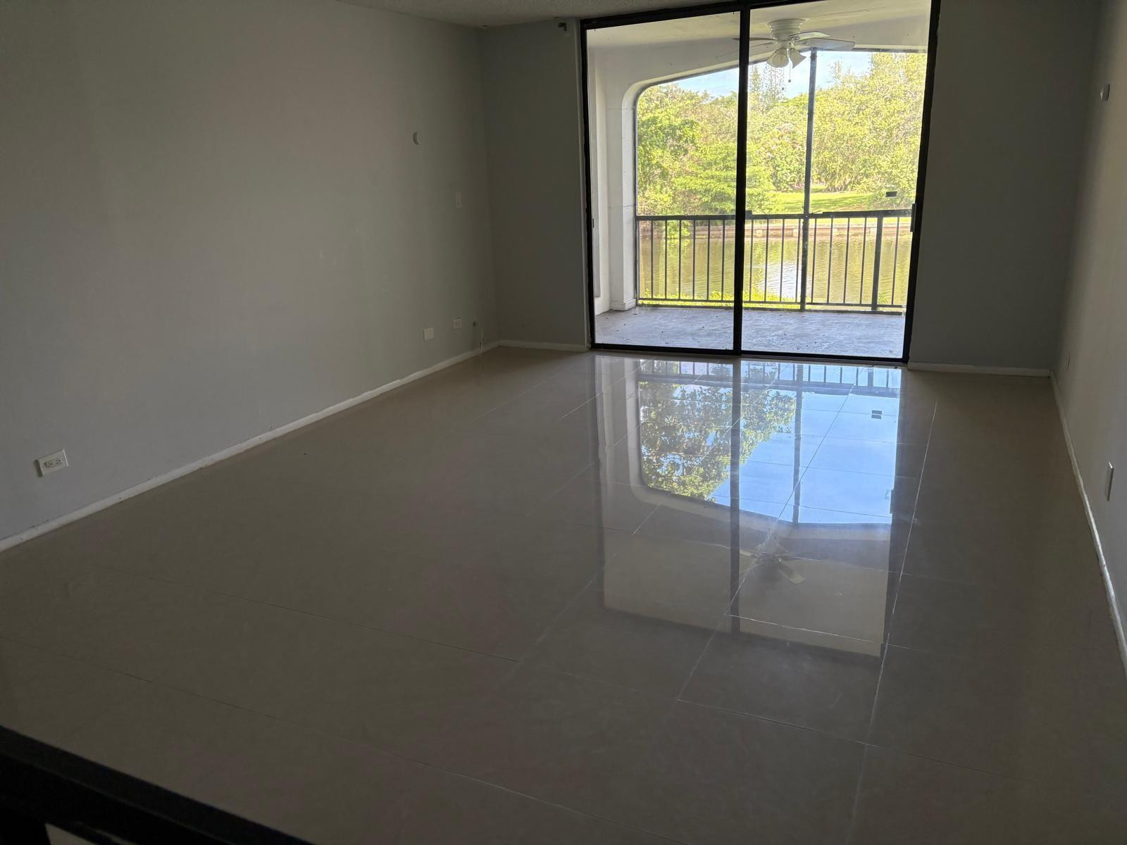 3760 Inverrary Drive, Unit 2H Lauderhill, FL 33319 - Photo 4 of 23 Photo 4