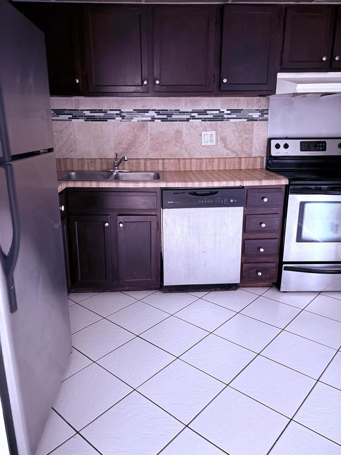 3760 Inverrary Drive, Unit 2H Lauderhill, FL 33319 - Photo 10 of 23 Photo 10