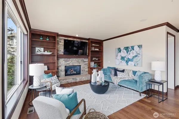 $2,988,000 | 2734 Northeast Daphne Street, Issaquah, WA 98029
