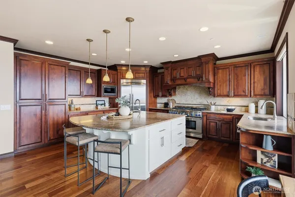 $2,988,000 | 2734 Northeast Daphne Street, Issaquah, WA 98029