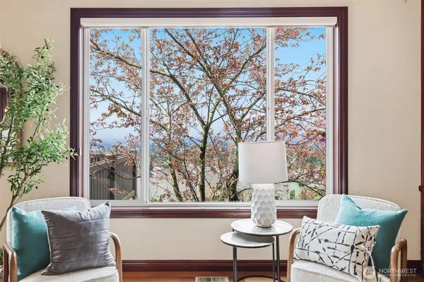 $2,988,000 | 2734 Northeast Daphne Street, Issaquah, WA 98029