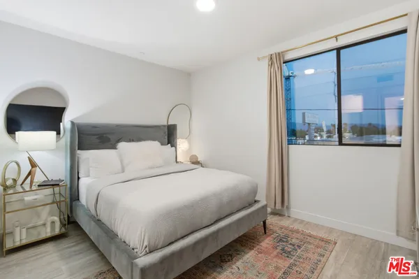 $917,000 | 6707 North Sepulveda Boulevard, Van Nuys, CA 91406