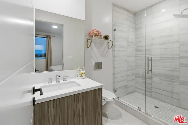 $917,000 | 6707 North Sepulveda Boulevard, Van Nuys, CA 91406