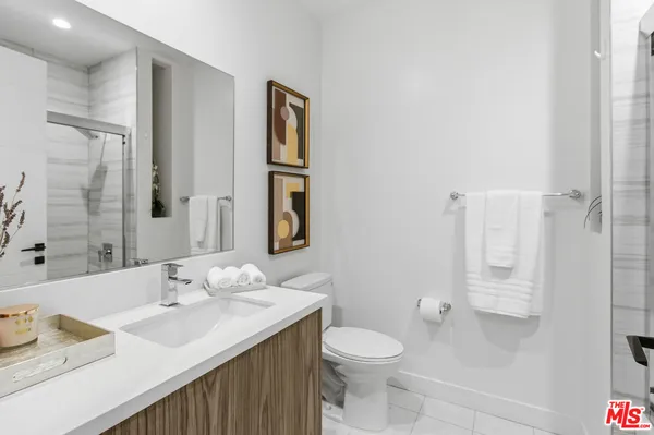 $917,000 | 6707 North Sepulveda Boulevard, Van Nuys, CA 91406