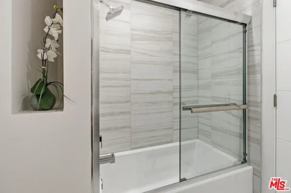 $917,000 | 6707 North Sepulveda Boulevard, Van Nuys, CA 91406