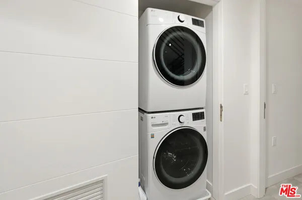 $917,000 | 6707 North Sepulveda Boulevard, Van Nuys, CA 91406