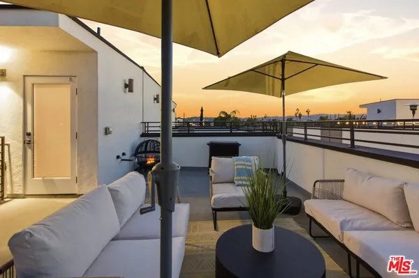 $917,000 | 6707 North Sepulveda Boulevard, Van Nuys, CA 91406