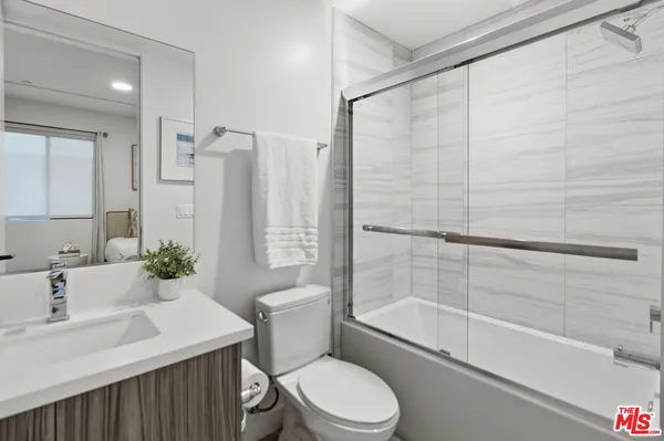 $917,000 | 6707 North Sepulveda Boulevard, Van Nuys, CA 91406