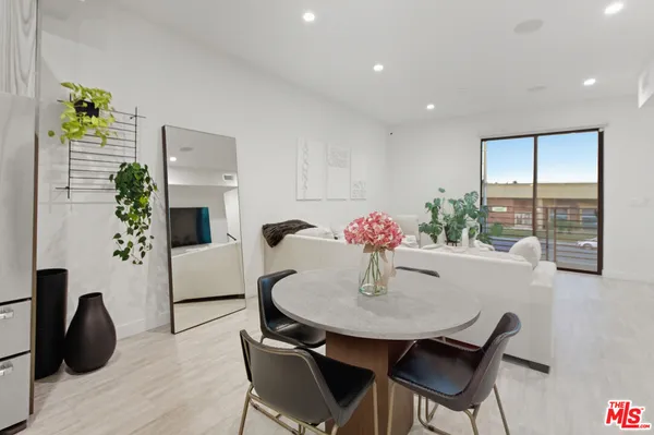 $917,000 | 6707 North Sepulveda Boulevard, Van Nuys, CA 91406