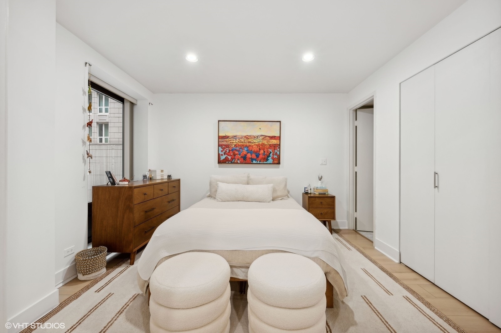 40 East Delaware Place, Unit 705 Chicago, IL 60611 - Photo 10 of 16