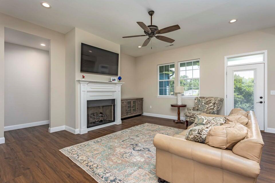 817 Fisher Road Dayton, TN 37321 - Photo 3 of 45 Living Room