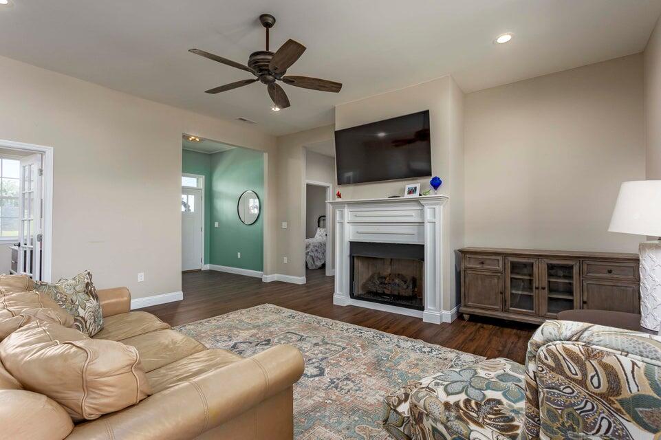 817 Fisher Road Dayton, TN 37321 - Photo 9 of 45 Living Room