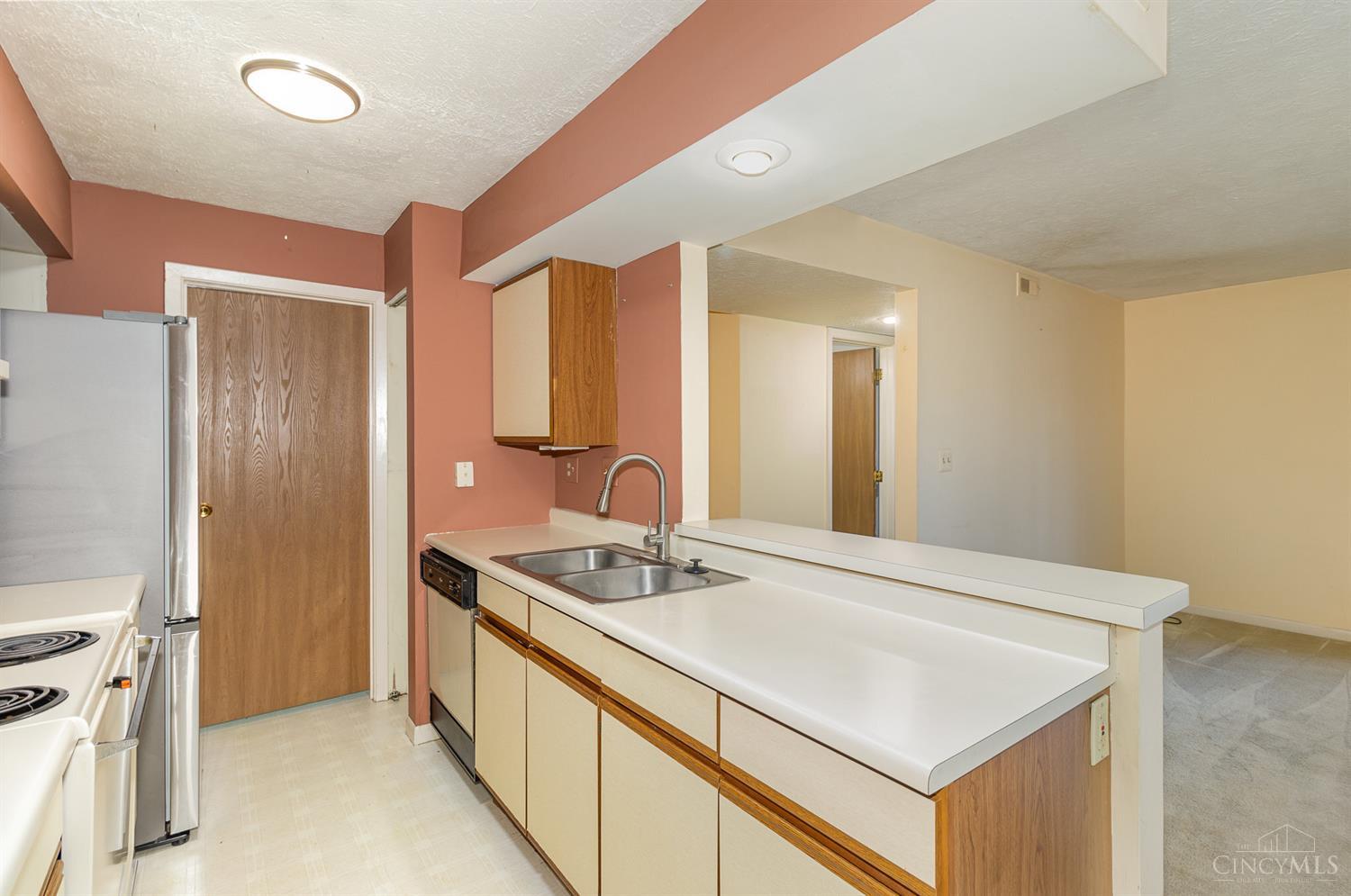 9317 Winton Road, Unit 6 Cincinnati, OH 45231 - Photo 6 of 17 Gallery Image 6