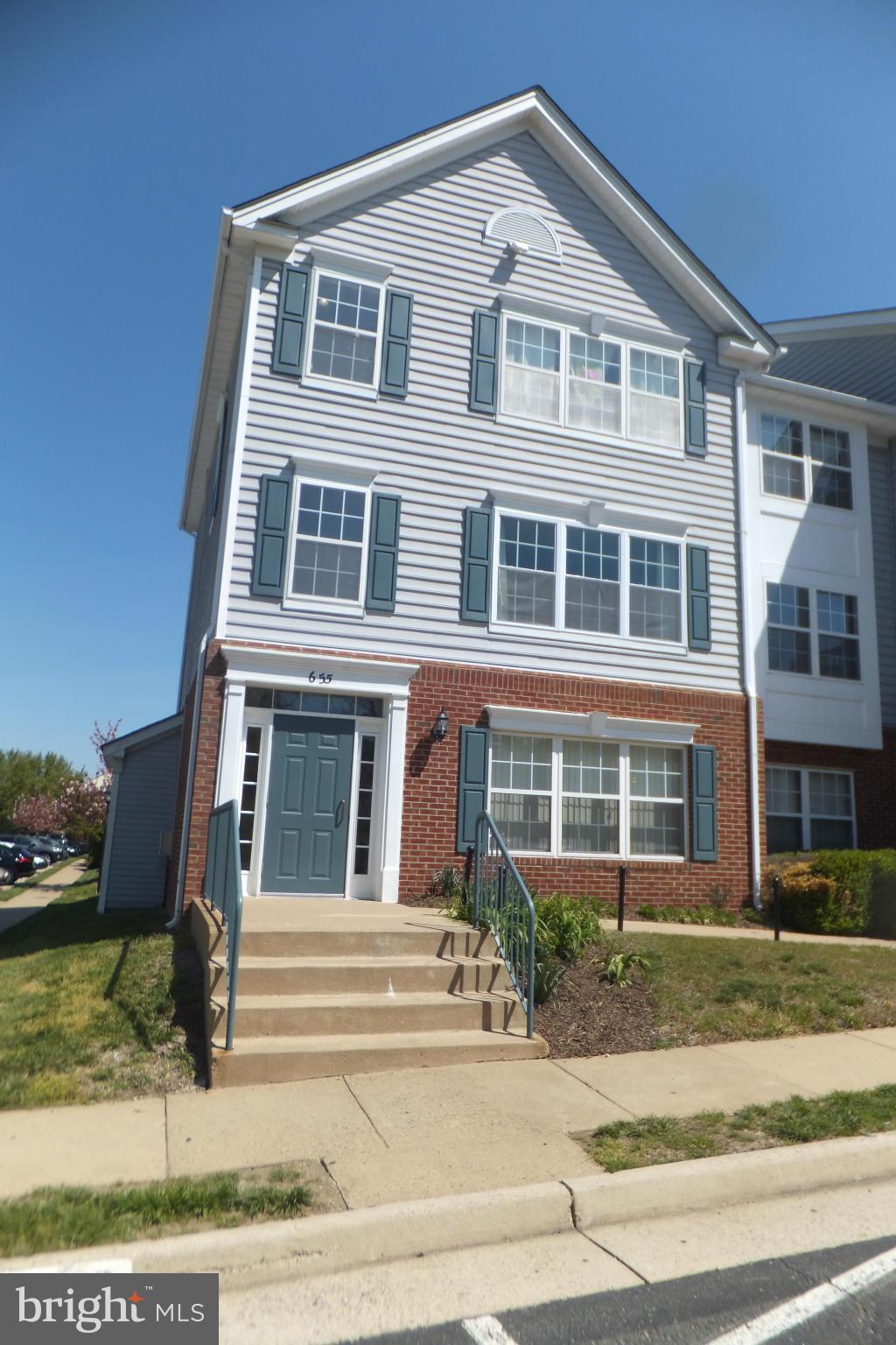 655 Constellation Square Southeast, Unit B Leesburg, VA 20175 - Photo 2 of 13 a front view of a house