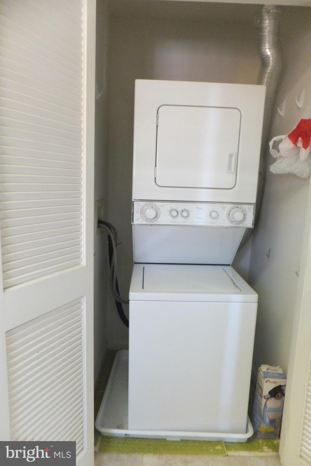 655 Constellation Square Southeast, Unit B Leesburg, VA 20175 - Photo 6 of 13 a utility room with dryer and washer