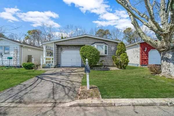$139,999 | 191 Village Circle West, Manorville, NY 11949