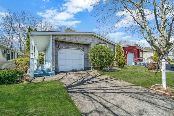 $139,999 | 191 Village Circle West, Manorville, NY 11949