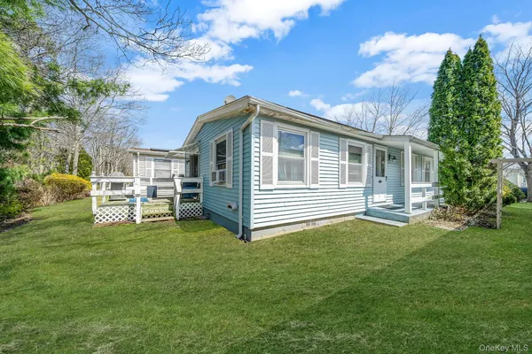 $139,999 | 191 Village Circle West, Manorville, NY 11949