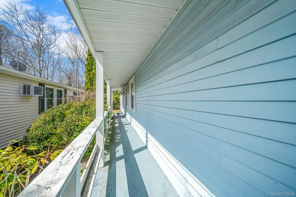 $139,999 | 191 Village Circle West, Manorville, NY 11949