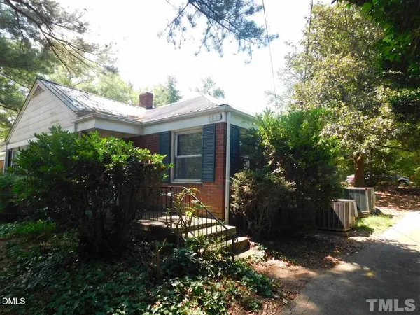 $1,395 | 2803 Wade Avenue, Raleigh, NC 27607