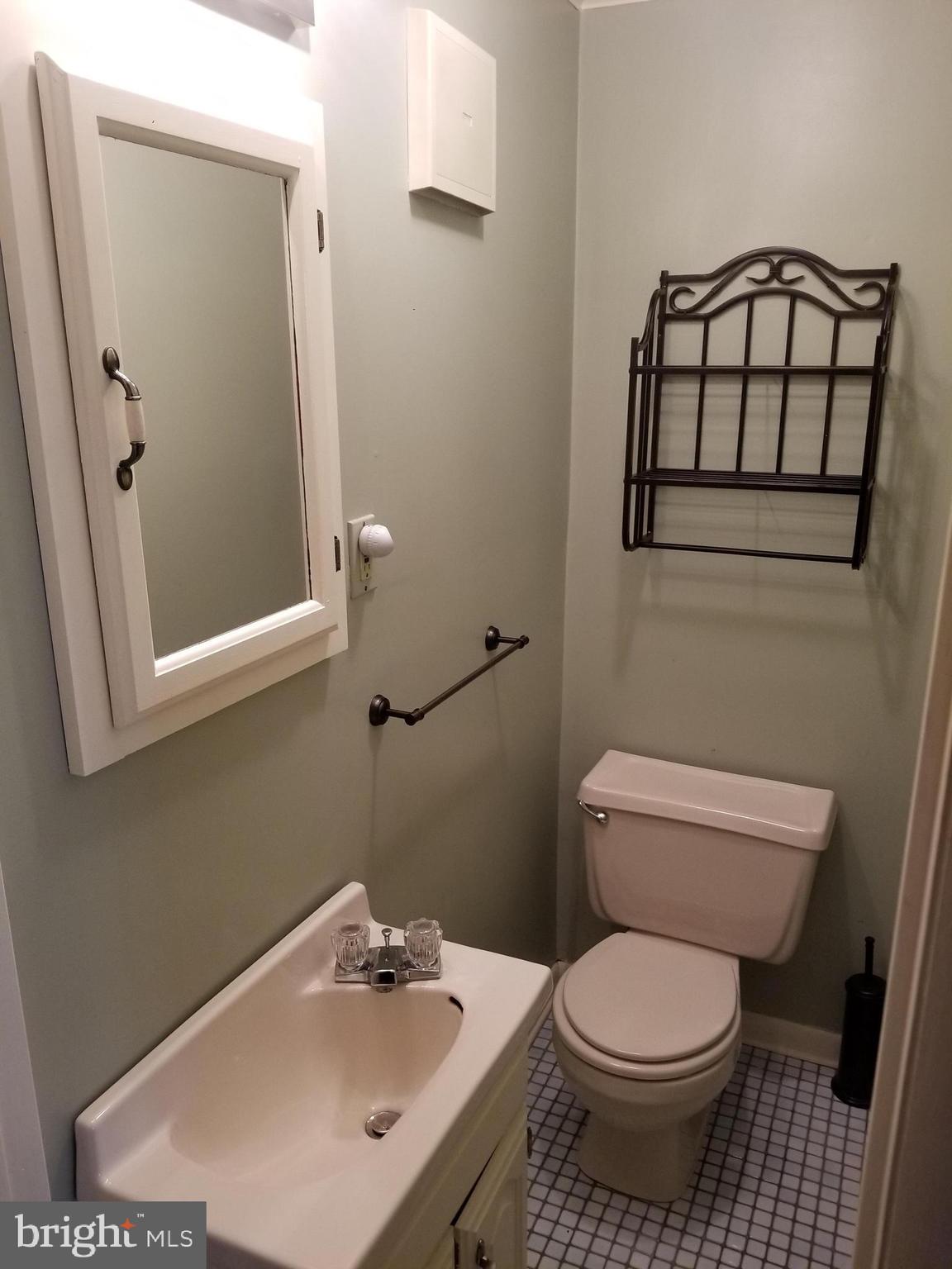 1713 Melbourne Road Baltimore, MD 21222 - Photo 5 of 28