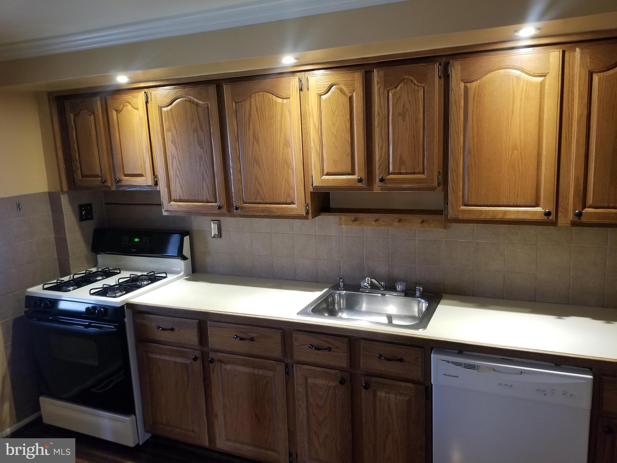1713 Melbourne Road Baltimore, MD 21222 - Photo 7 of 28