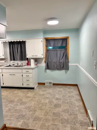 $119,000 | 303 Laurel Drive, Jacksonville, IL 62650